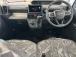液晶ディスプレイが燃費や航続可能距離などを表示し、運転をサポートしてくれます。