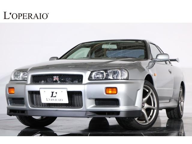 弊社のお客様よりお譲りいただいたお車でございます。こちらのお客様は歴代のGT-Rを数多く所有さ...